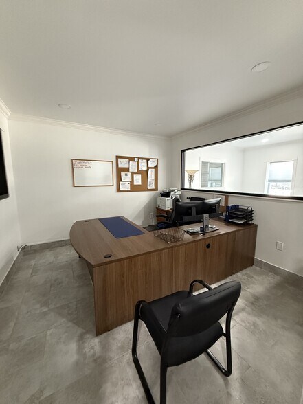 More Photos Of 1905 Akron St, Dallas Distribution For Lease