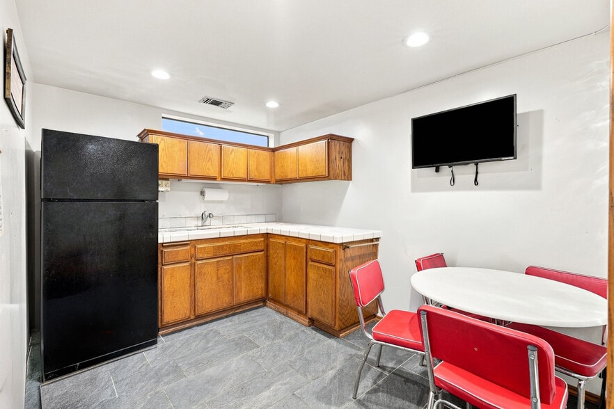 More Photos Of 1063 Colorado Blvd, Eagle Rock Medical For Sale