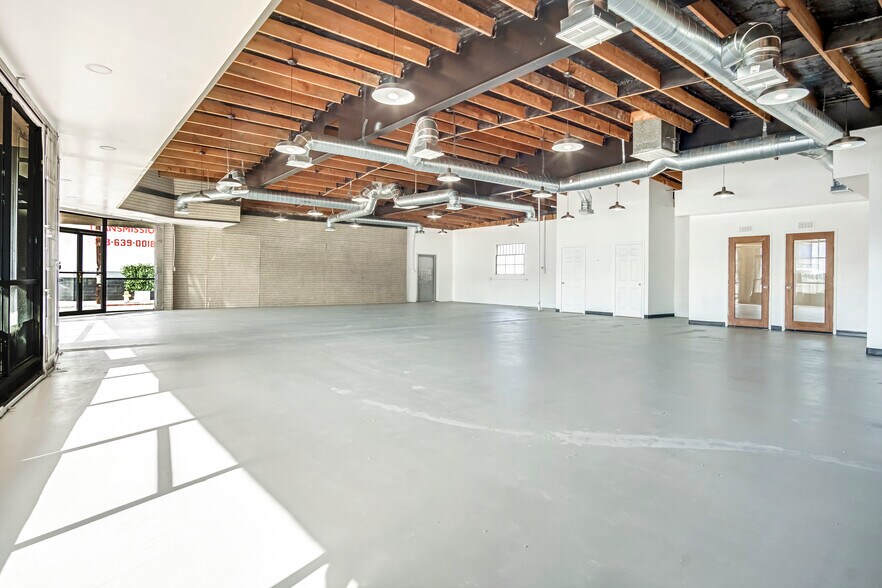 More Photos Of 901 N Maclay Ave, San Fernando Freestanding For Lease