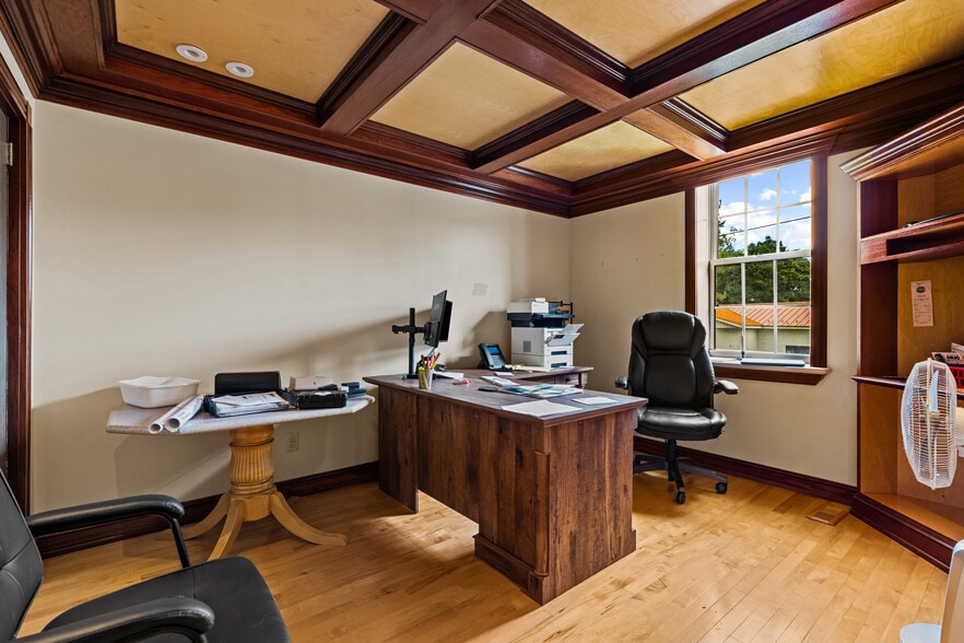 More Photos Of 501 Main St, Odessa Office For Sale