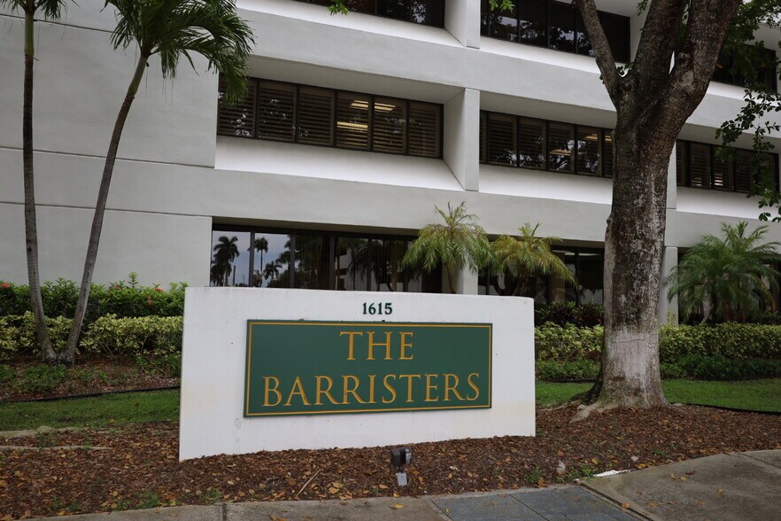 More Photos Of 1615 Forum Pl, West Palm Beach Office For Sale