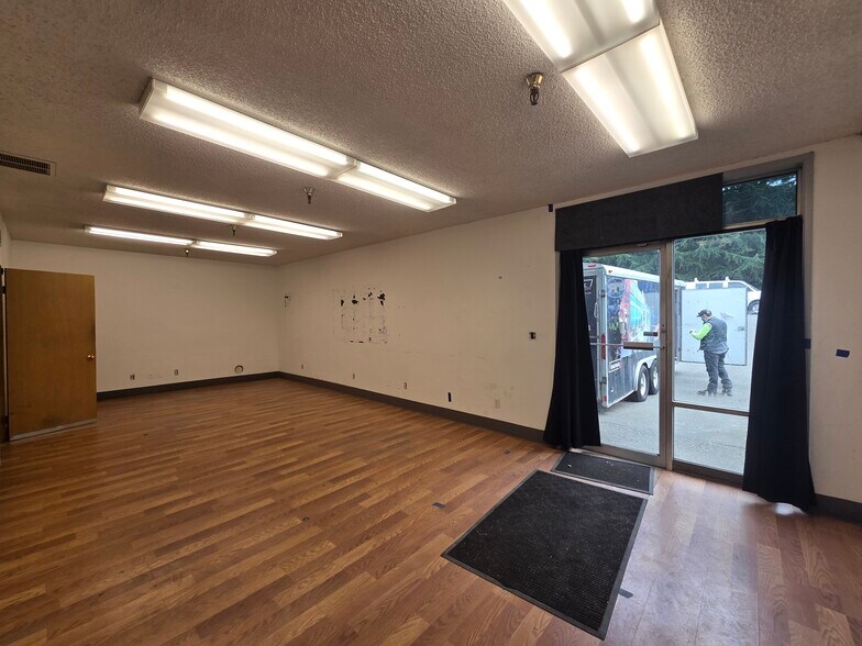 More Photos Of 3935 9th Ave S, Seattle Warehouse For Lease