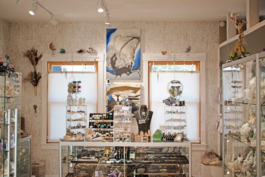 More Photos Of 119 Cloverdale Blvd, Cloverdale General Retail For Sale