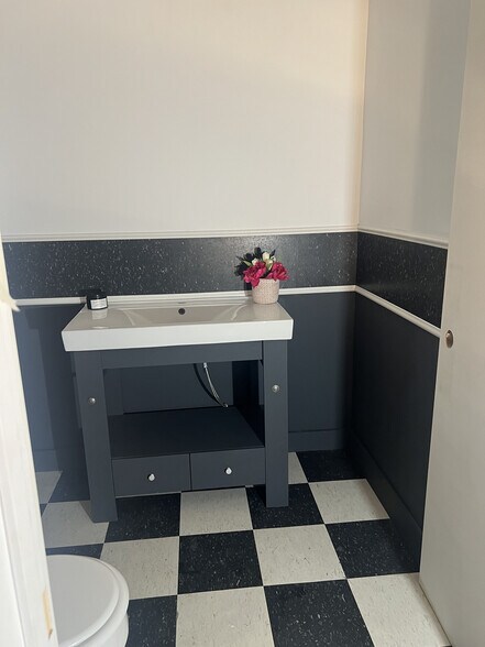 More Photos Of 107 Wicker St, Sanford Storefront Retail Office For Sale