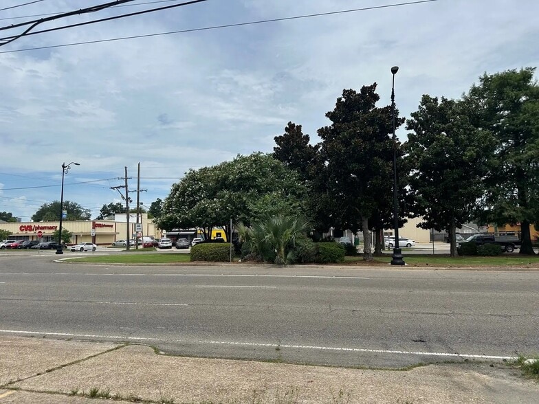 More Photos Of 1320 Veterans Memorial Blvd, Metairie Freestanding For Sale