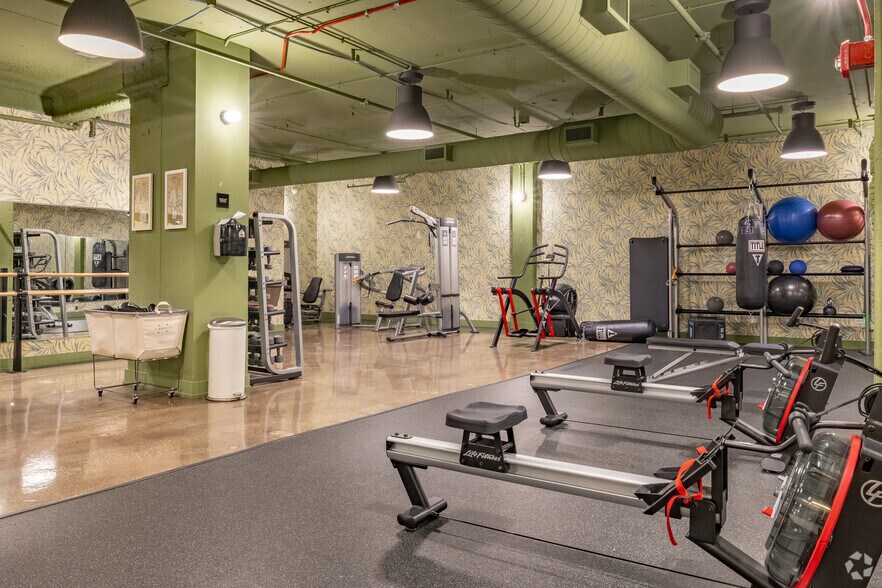 More Photos Of 5050 N Broadway St, Chicago Apartments For Lease