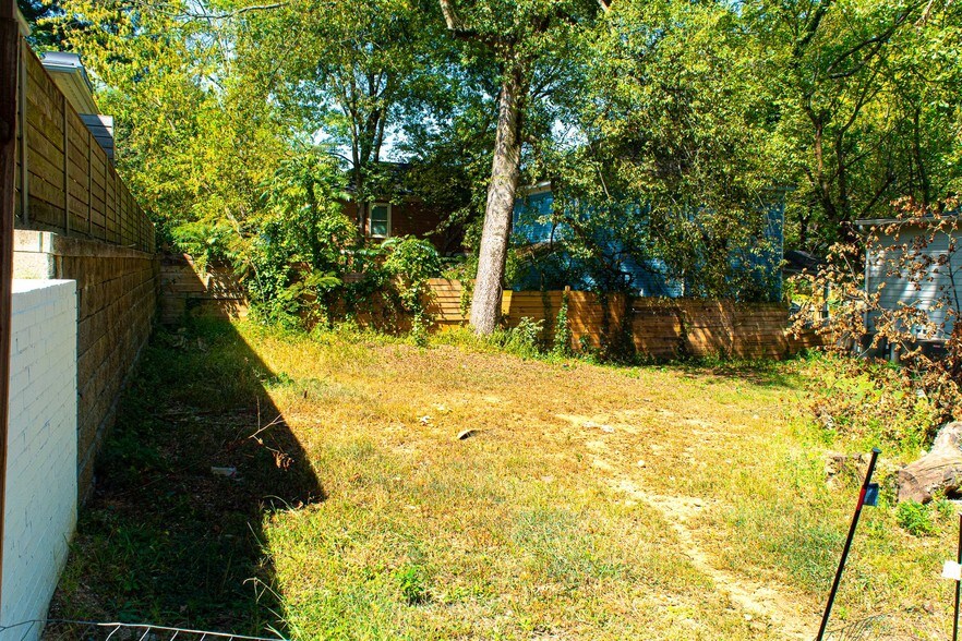 More Photos Of 105 SE Ormond St, Atlanta Storefront For Sale