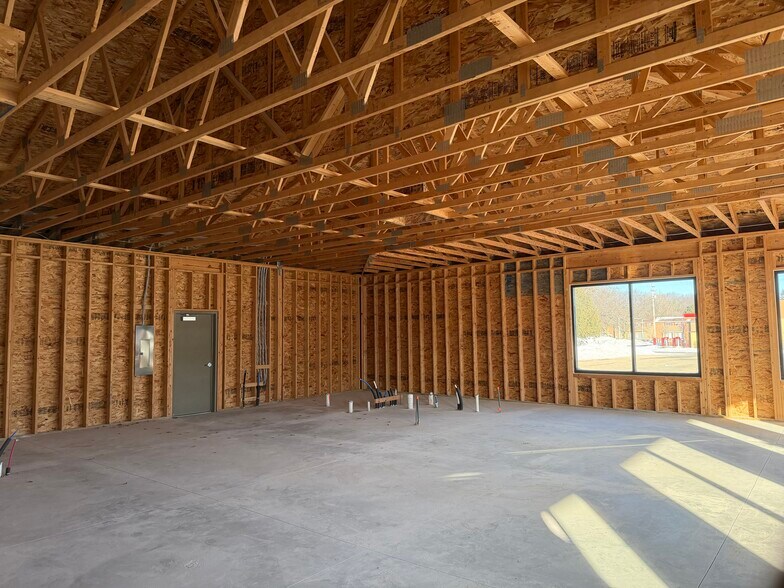 More Photos Of 2121 S Schaefer St, Appleton General Retail For Lease