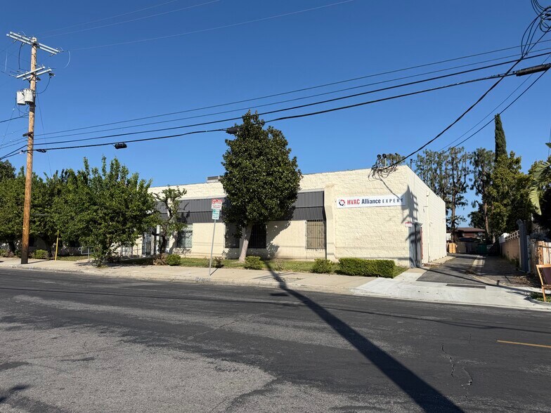 More Photos Of 7700-7704 Kester Ave, Van Nuys Warehouse For Lease