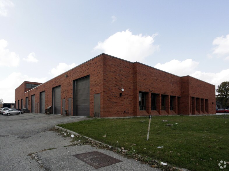 More Photos Of 160 Norfinch Dr, Toronto Manufacturing For Lease