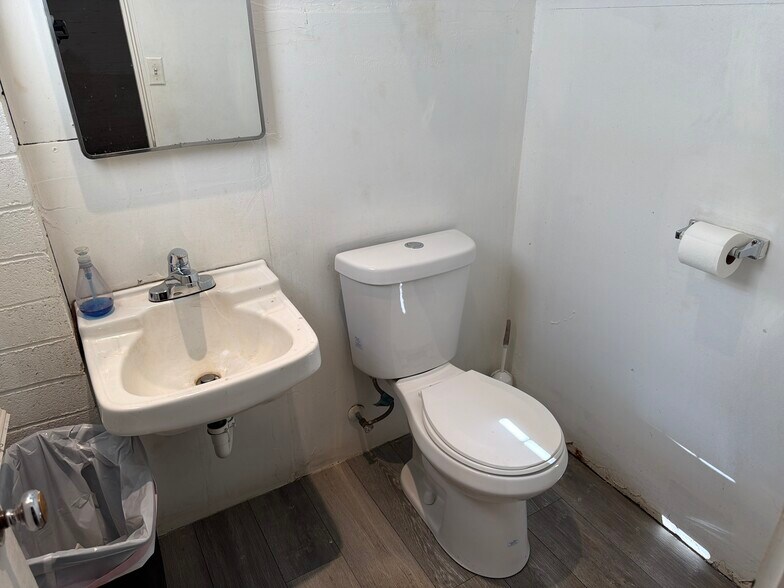 More Photos Of 3122-3144 E Columbia St, Tucson Research And Development For Sale