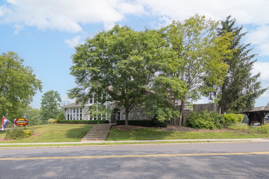 More Photos Of 3 Main St, New Paltz Restaurant For Sale