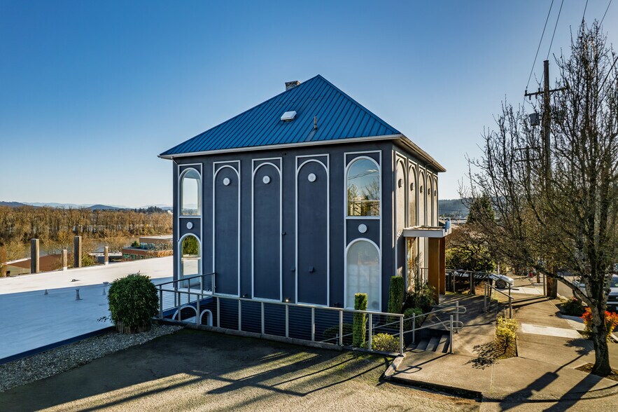 More Photos Of 4540 S Kelly Ave, Portland Office For Sale