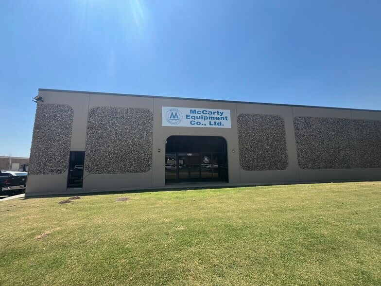 More Photos Of 4130-4150 Will Rogers Pky, Oklahoma City Warehouse For Lease