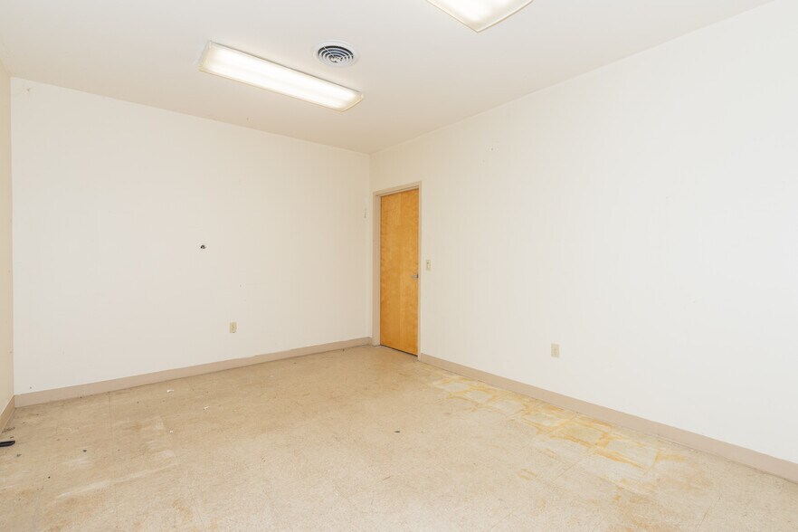 More Photos Of 1592 Sandifer Blvd, Seneca Freestanding For Lease