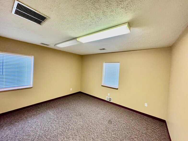More Photos Of 24653-24655 Sprague Rd, Columbia Station Office For Lease