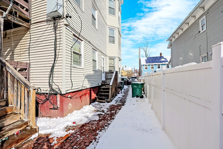 More Photos Of 93 Florence St, Springfield Apartments For Sale