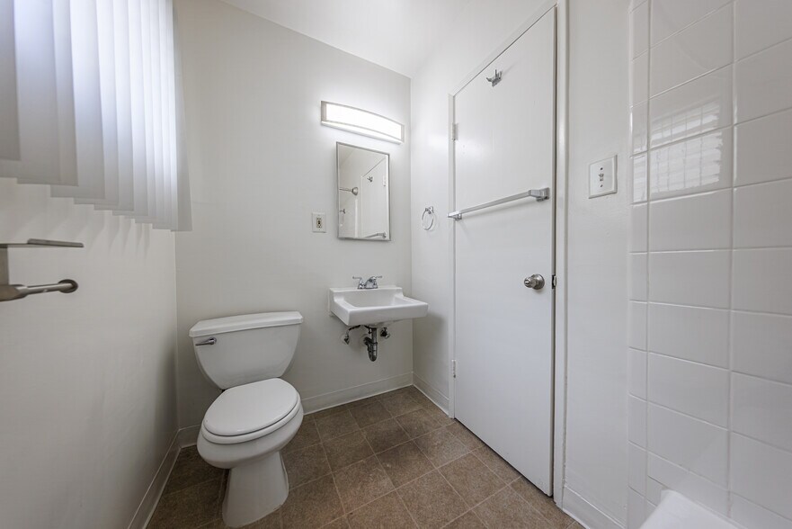 More Photos Of 650 W Wilson Ave, Glendale Apartments For Sale
