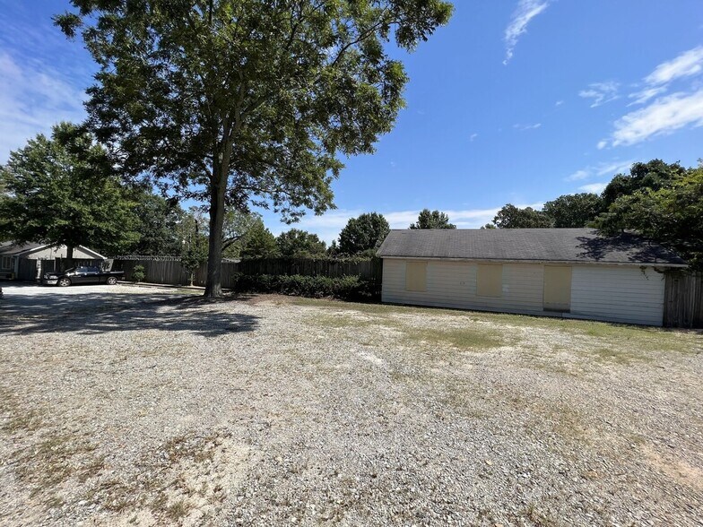 More Photos Of 3651 Clemson Dr, Atlanta Light Distribution For Sale