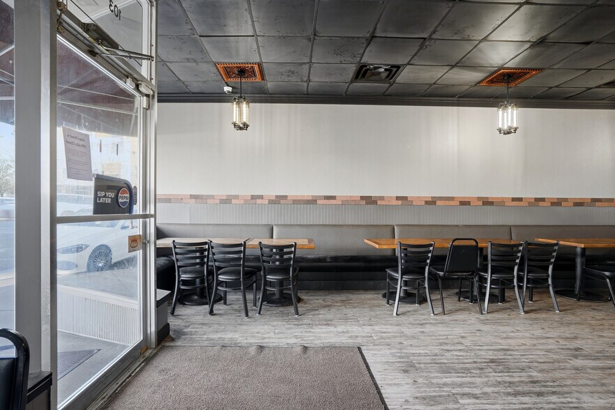 More Photos Of 103 N Allen St, Centralia General Retail For Sale