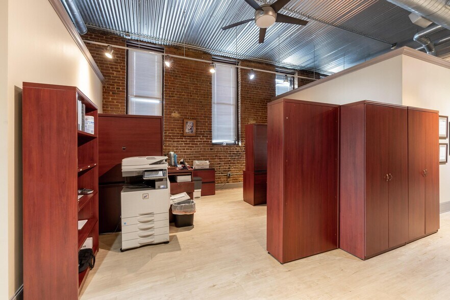 More Photos Of 2401 Broad Street, Chattanooga Office For Sale
