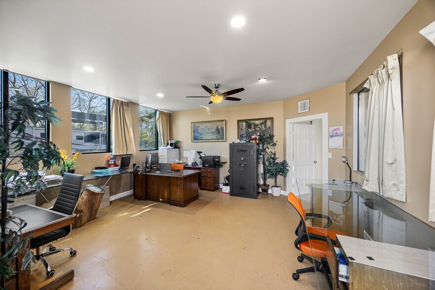 More Photos Of 4015 Luell St, Houston Specialty For Sale