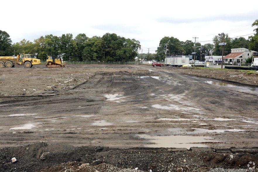 More Photos Of 1180 Bloomfield Ave, Caldwell Freestanding For Lease