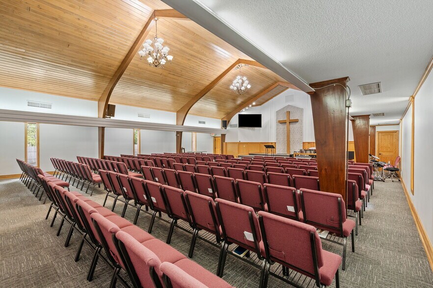 More Photos Of 6206 Lilac Dr N, Brooklyn Center Religious Facility For Sale