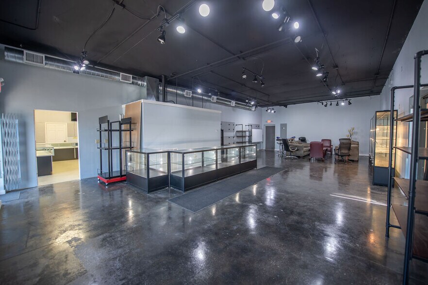 More Photos Of 1315 N Wooster Ave, Strasburg Freestanding For Lease