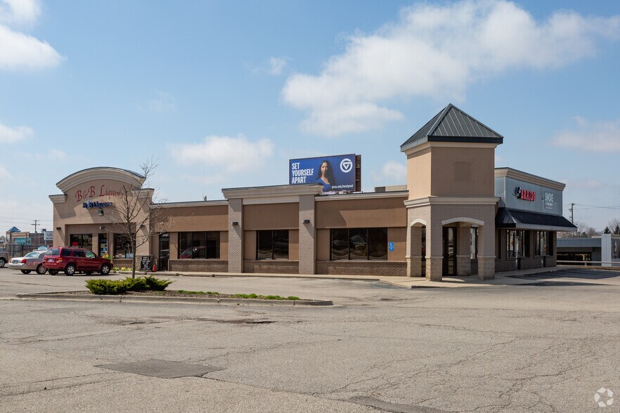 More Photos Of 2440 28th St SE, Grand Rapids General Retail For Lease