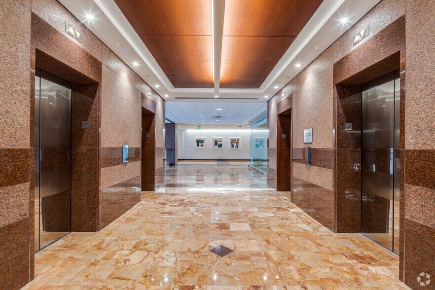 More Photos Of 800 N Magnolia Ave, Orlando Office For Lease