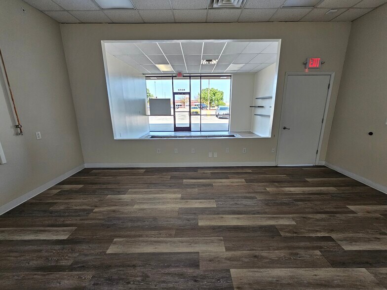 More Photos Of 4100-4130 Wilder Rd, Bay City Storefront For Lease