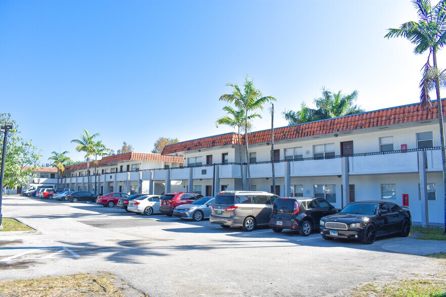 More Photos Of 400 NW 65th Ave, Margate Apartments For Sale