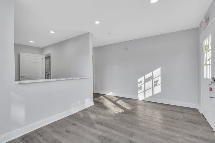 More Photos Of 411 State Route 34 N, Colts Neck Storefront Retail Office For Lease