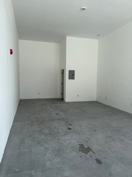 More Photos Of 364 Summit Ave, Jersey City Storefront For Lease