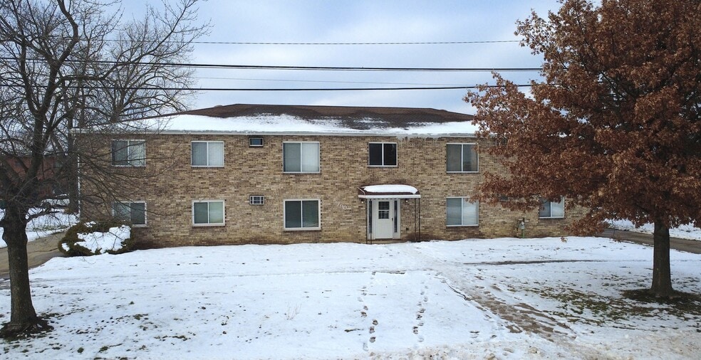 Primary Photo Of 5790 Lee Rd S, Maple Heights Multifamily For Sale