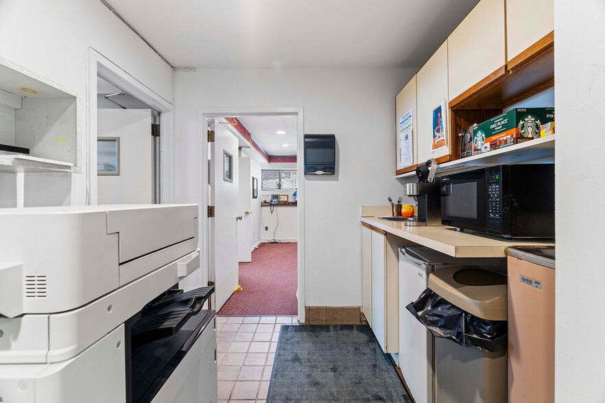 More Photos Of 1475 Hylan Blvd, Staten Island Freestanding For Sale