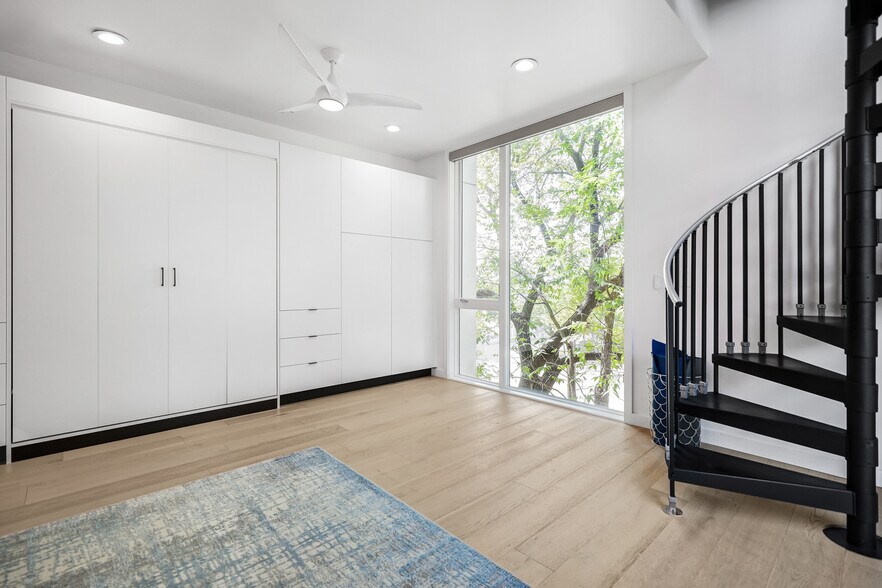 More Photos Of 2208 Lake Austin Blvd, Austin Office Residential For Sale