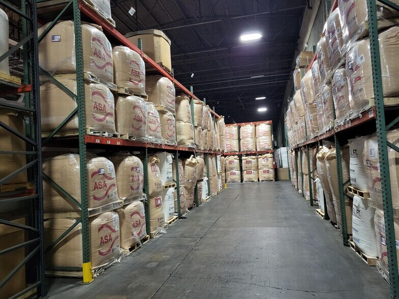 More Photos Of 1564 Firestone Pky, Akron Warehouse For Lease