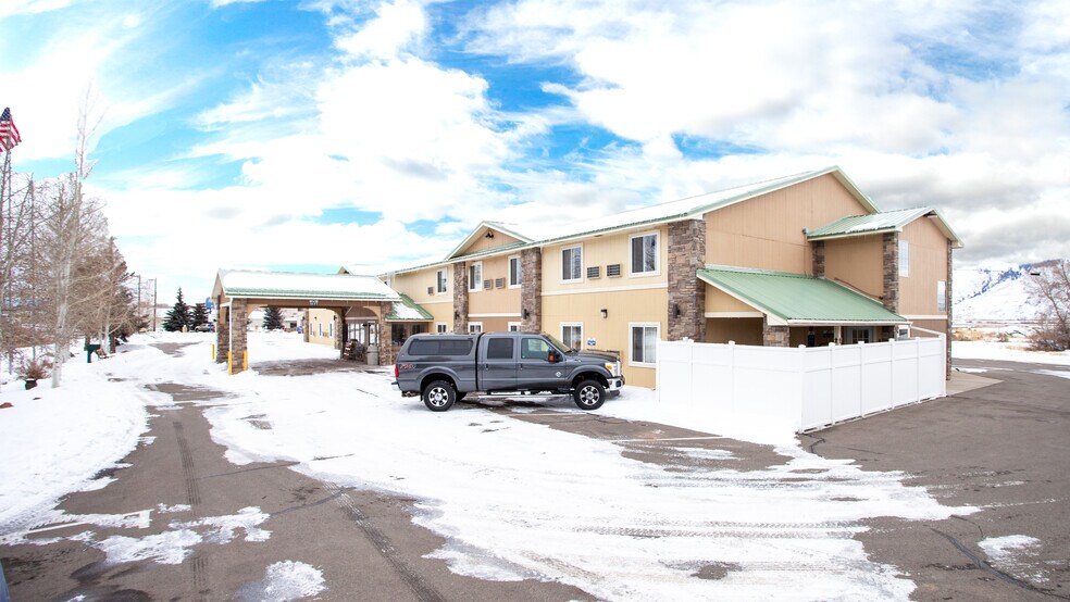 More Photos Of 701 W US Highway 50, Gunnison Hotel For Sale