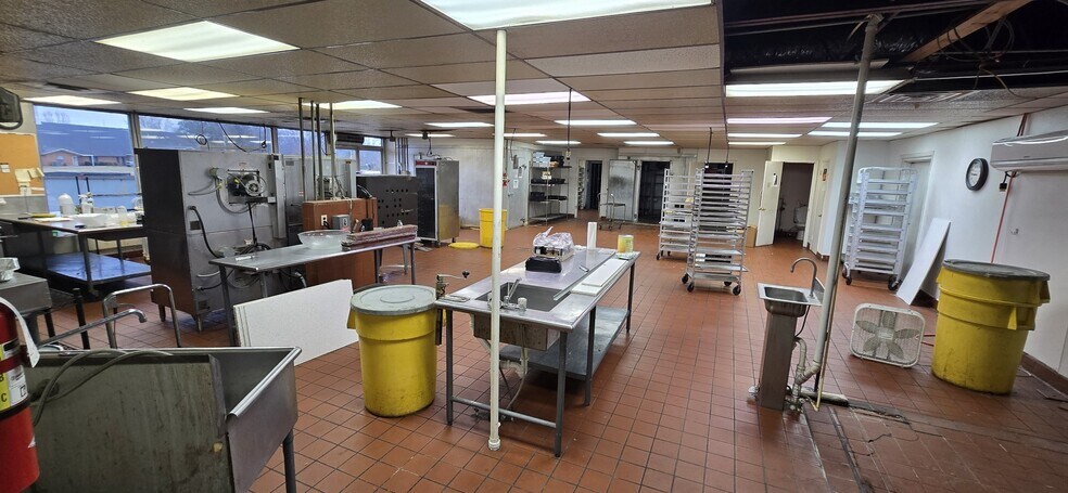 More Photos Of 925 Mill St, Pulaski Office For Sale