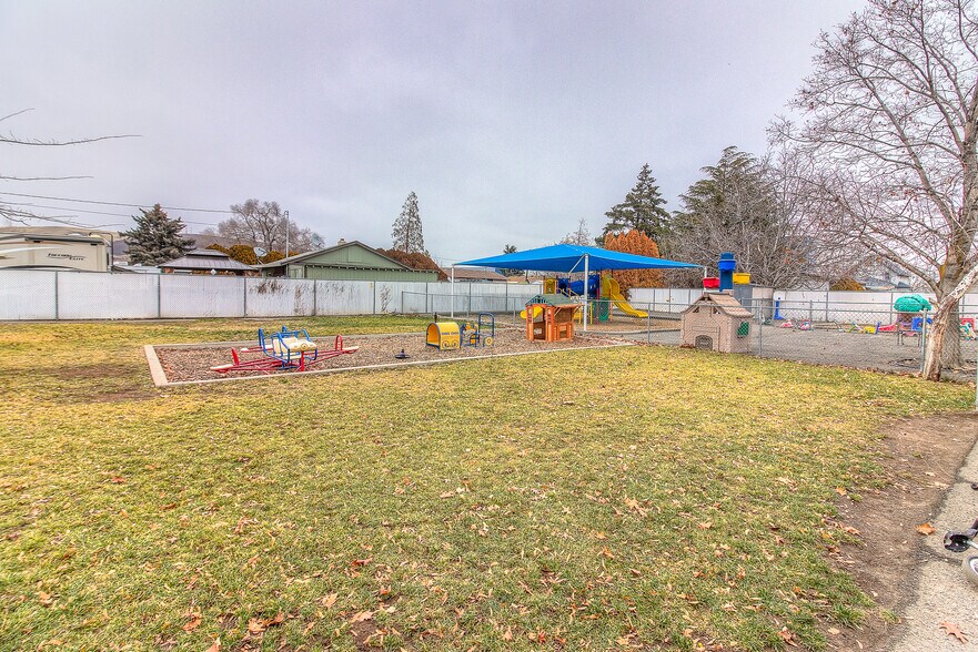 More Photos Of 909 N 21st Ave, Yakima Daycare Center For Sale