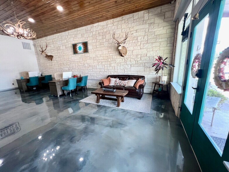 More Photos Of 104 E Main St, Johnson City Loft Creative Space For Lease