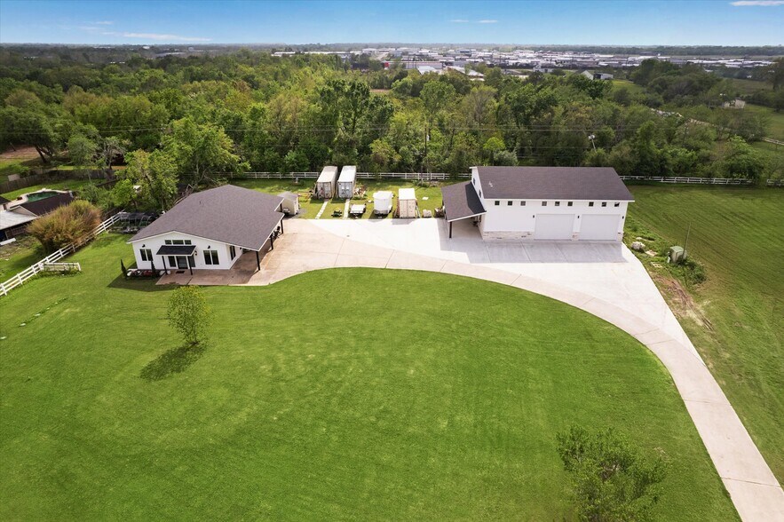 More Photos Of 17810 County Road 125, Pearland Flex For Sale
