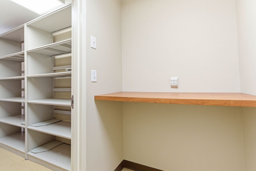 More Photos Of 3208 College Dr, Louisville Office For Sale