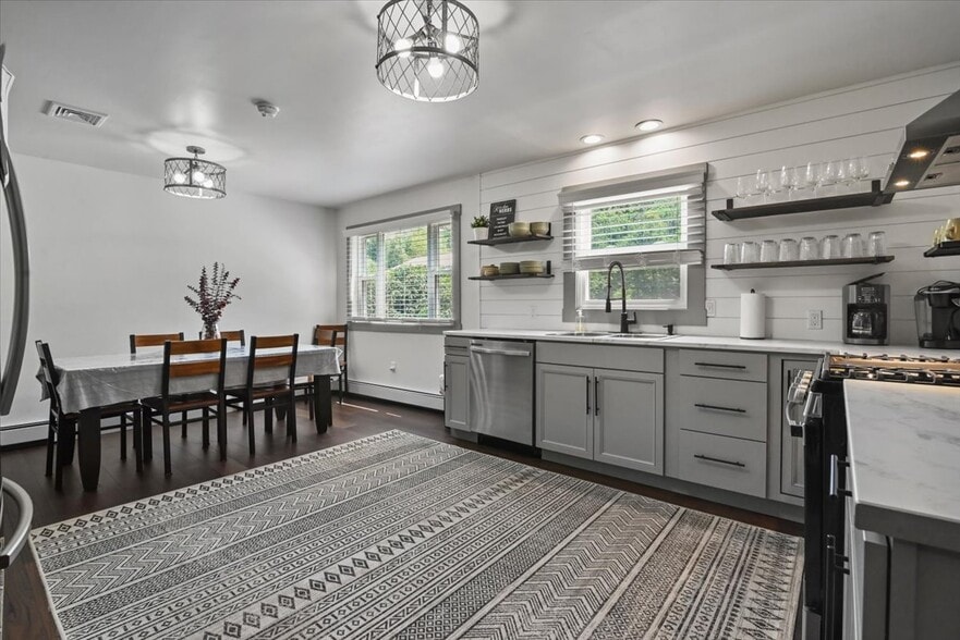 More Photos Of 145 Camelback Rd, Tannersville Restaurant For Sale