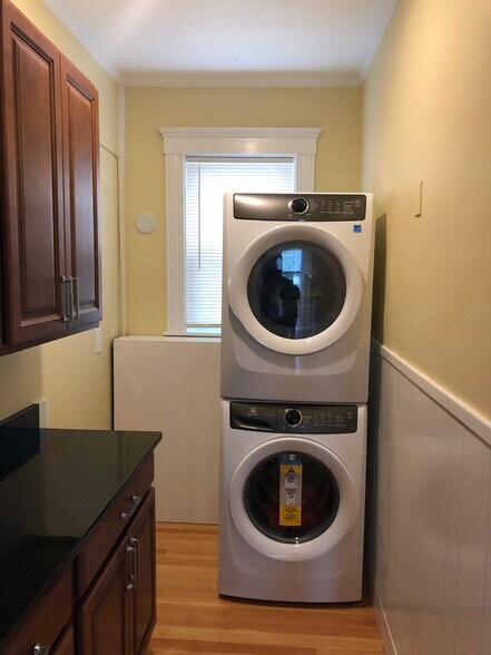 More Photos Of 96 Franklin St, Brookline Storefront Retail Residential For Sale