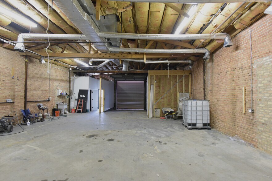 More Photos Of 2034 W Walnut St, Chicago Warehouse For Lease