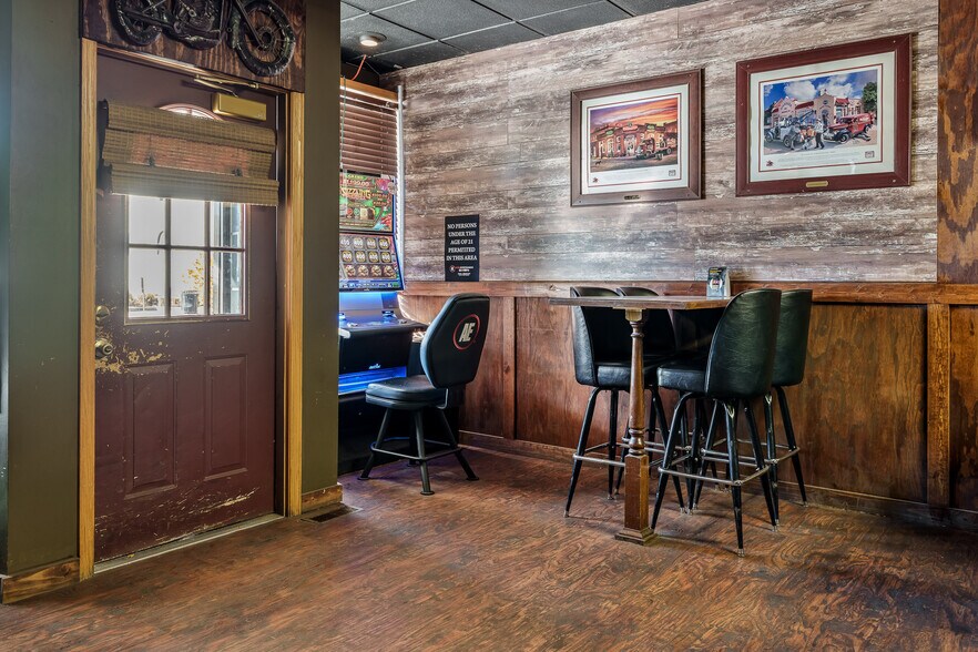 More Photos Of 209 W Main St, Genoa Bar For Sale