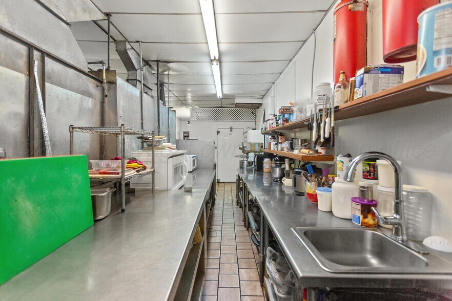 More Photos Of 103 Interstate 40, Shamrock Restaurant For Sale